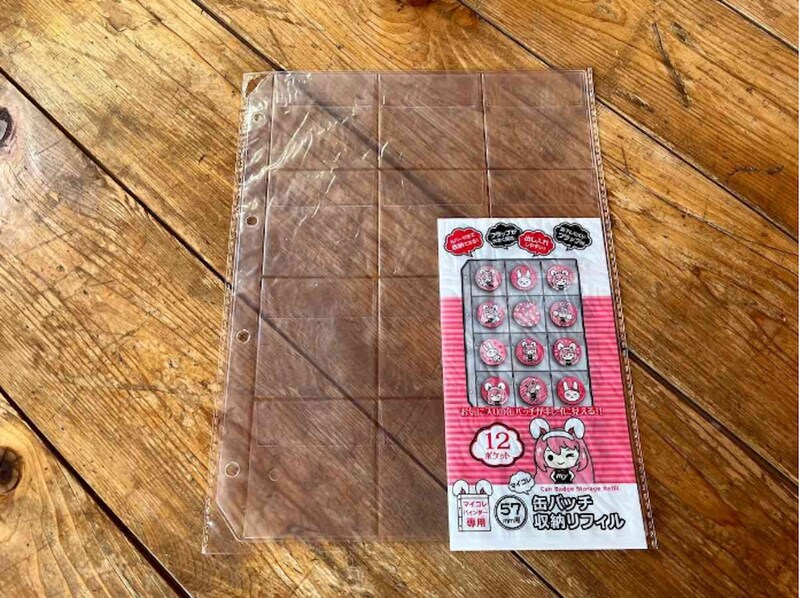 セリアの「缶バッジ収納リフィル」