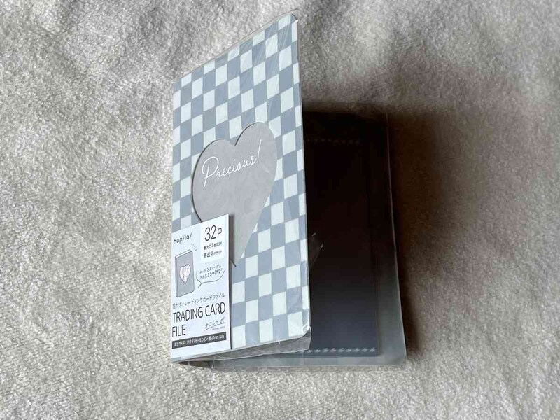 セリアの「窓付きトレーディングカードファイル」