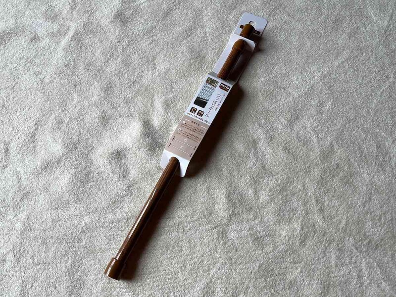 セリアの対応サイズ約35～60cmの「つっぱりポール」