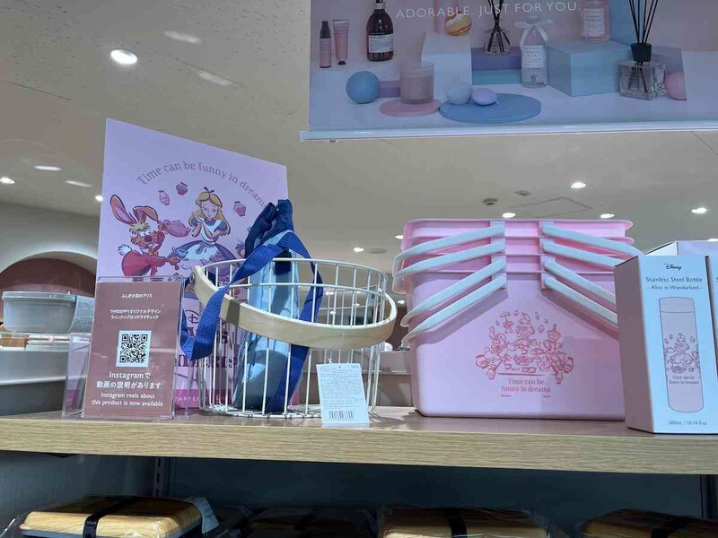 「ふしぎの国のアリス」とのコラボ商品