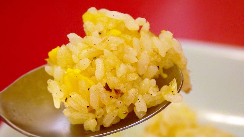 黒こしょうとふんわりしたたまご。