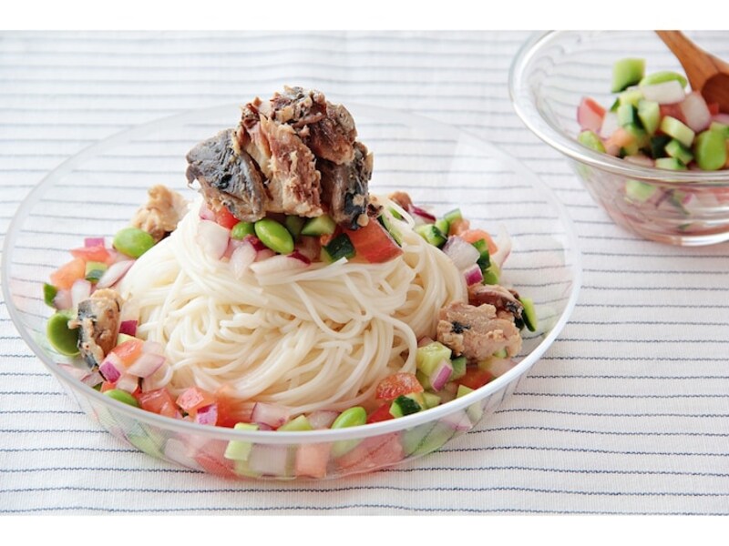 鯖缶と夏野菜ソースのさっぱりそうめん