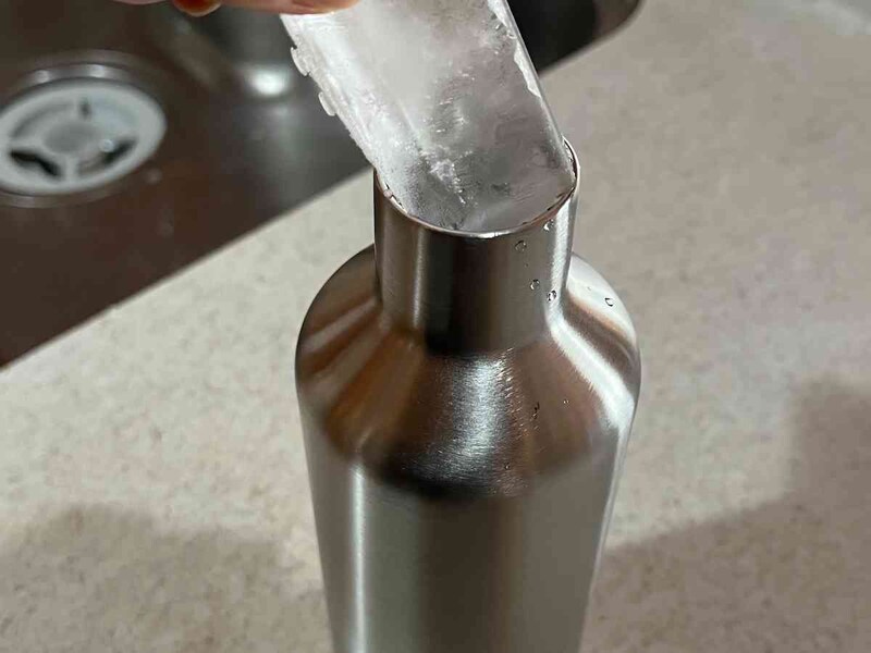 スタンダートプロダクツの「ステンレスボトル」には小さい氷がおすすめ