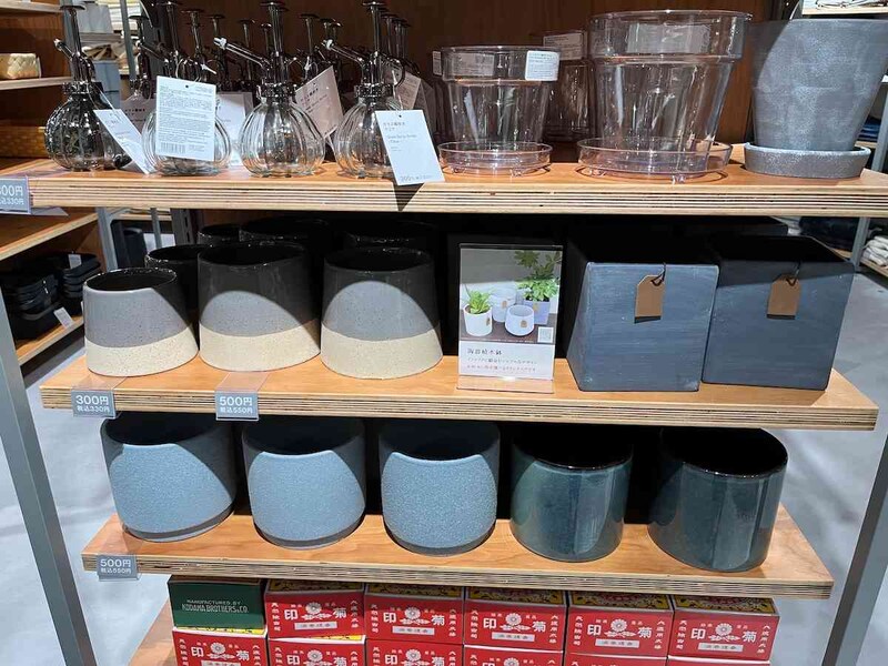 スタンダードプロダクツの陶器の植木鉢は円柱以外にもある