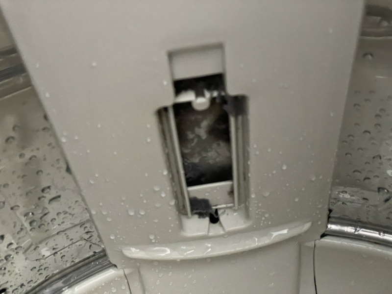 くず取りネットの裏が生乾き臭の原因になることも