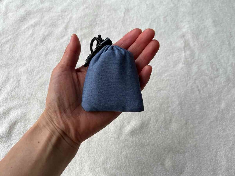 スタンダードプロダクツの「エコバッグ（くしゅっとコンパクト）」は手のひらサイズ