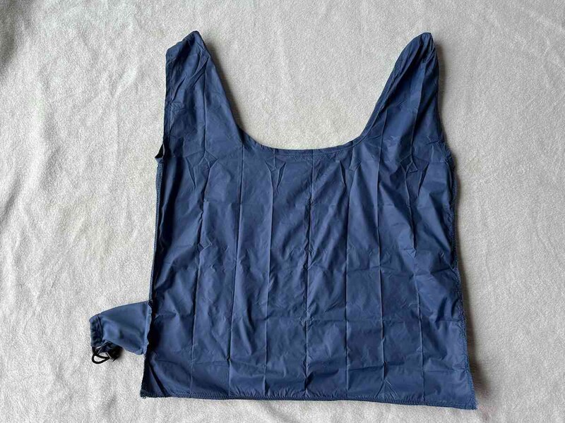 外側の袋から出したときには裏返しの状態で、縫い目が見える