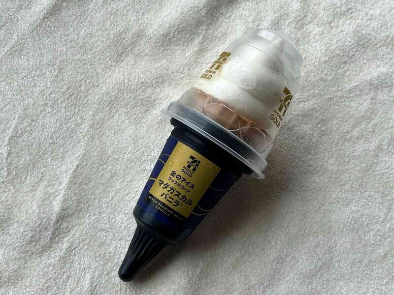 セブンイレブンの金の「アイスワッフルコーン マダガスカルバニラ 180ml」