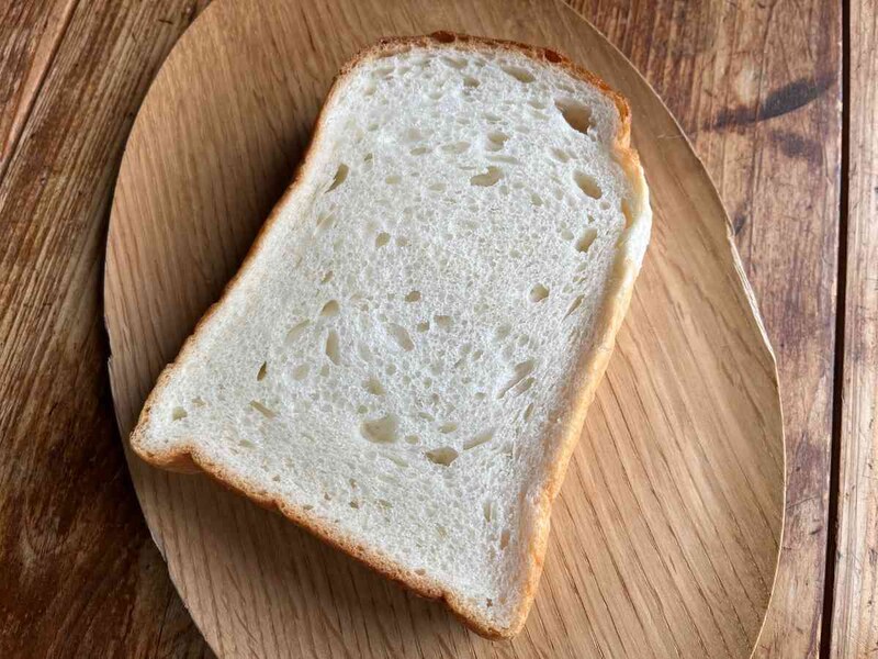 セブンイレブンの「金の食パン 2枚入」は何も付けなくても甘みがあって美味しい