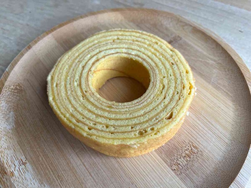 セブンイレブンの「金のしっとりバウムクーヘン 1個」の生地はしっとり