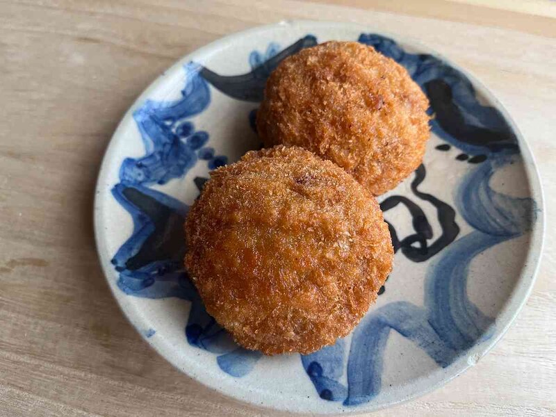 ローソンの「ジューシーメンチカツ」 は2個入り