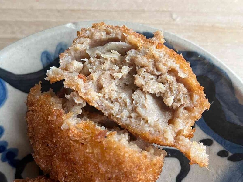 ローソンの「ジューシーメンチカツ」 は味がしっかりとついている