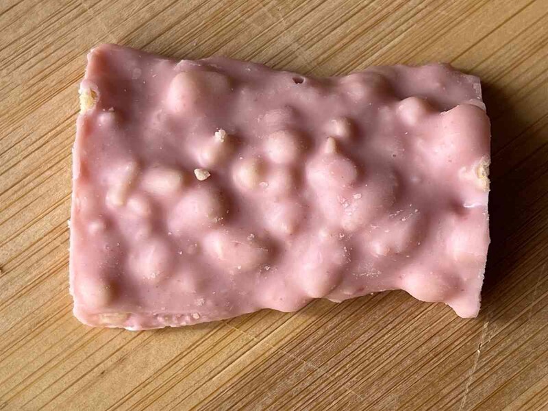 セブンイレブンの「森永 チョコっとタイム 小枝 いちご」は大きな小枝