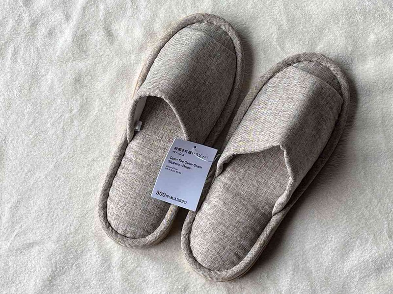 スタンダードプロダクツの「前開き外縫いスリッパ」