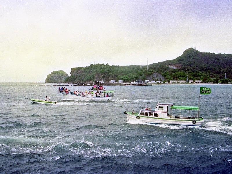 小笠原・父島／出航するおがさわら丸のお見送り