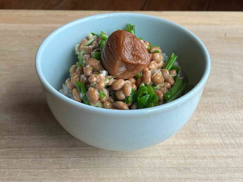 スタンダードプロダクツの「軽量食器 美濃焼」は少し大ぶりで盛り付けもしやすい