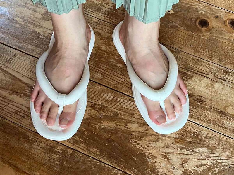 スリーコインズの「EVA ビーチサンダル」を履いてみる