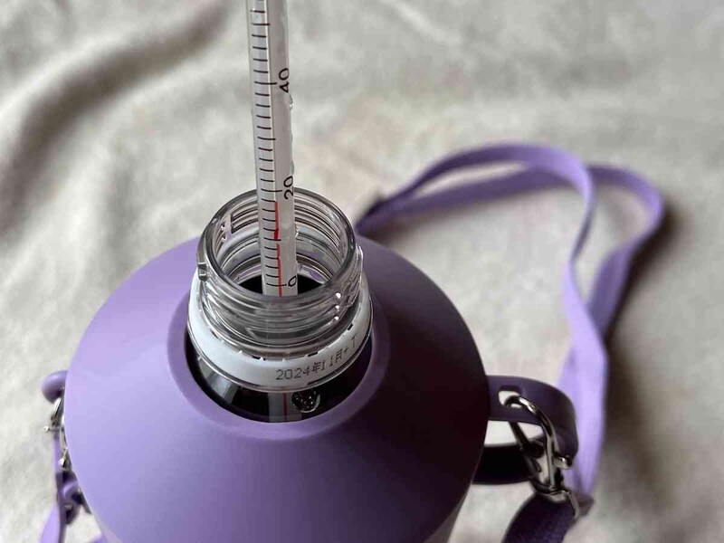 スリーコインズの「ペットボトルクーラー」のドリンクの温度は約18度