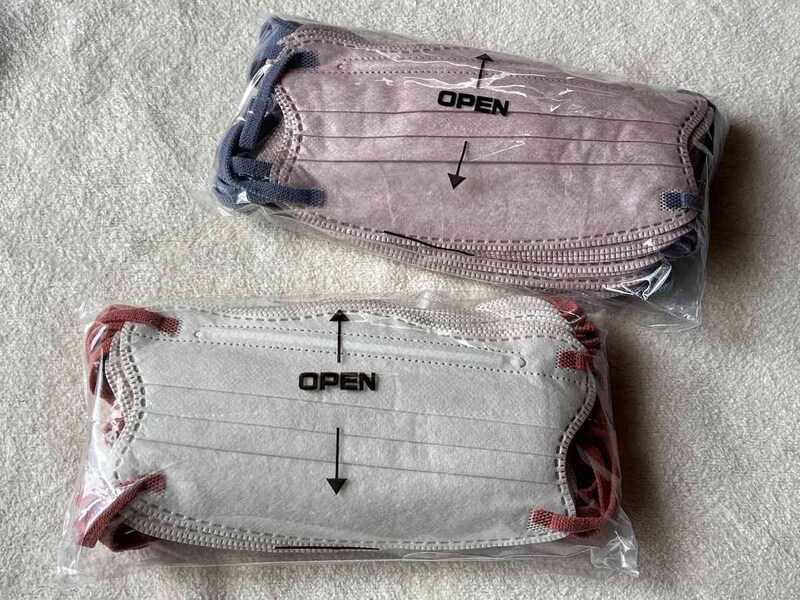 スリーコインズの「波型4Dマスク」は2色入り