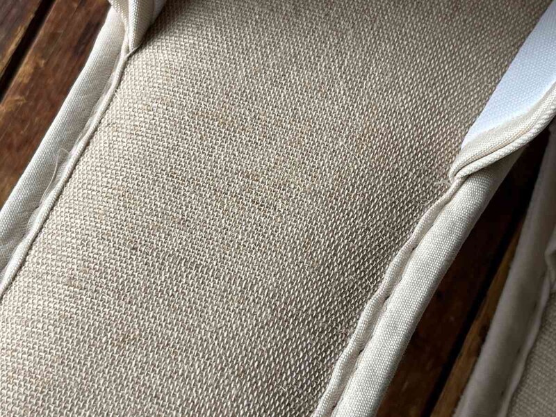 足裏部分に植物繊維（ジュート）が使用されていて、少しザラザラする