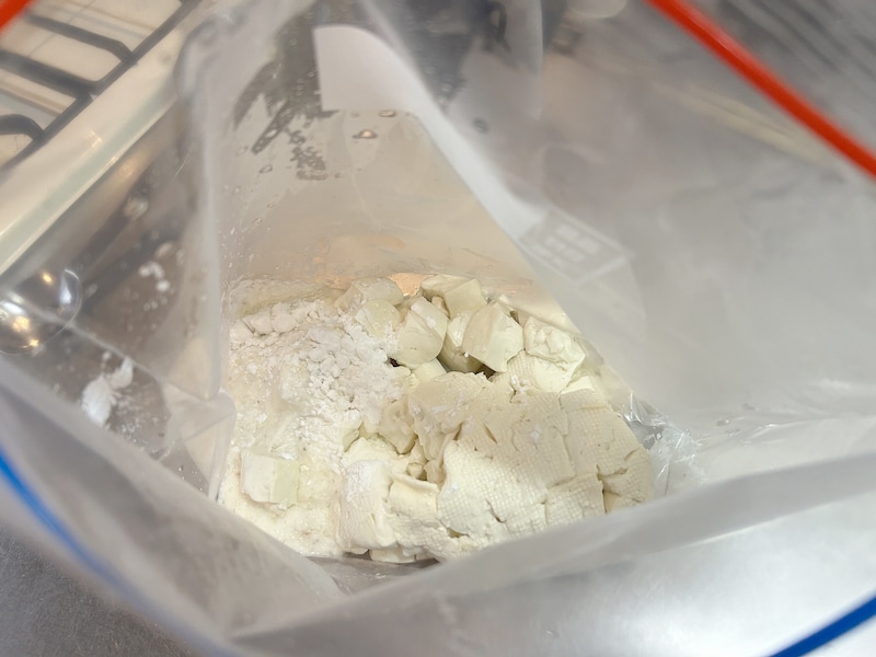 豆腐を潰すように混ぜ合わせます。