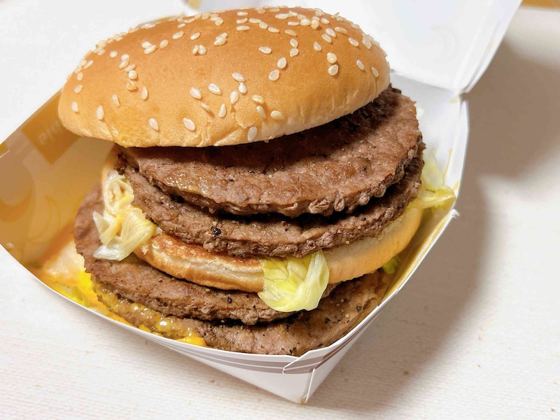 「ビッグマック」はプラス200円でパティが4枚に！