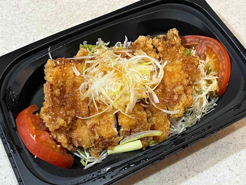 バーミヤンの「油淋鶏（味変！！胡麻ソース付き）」