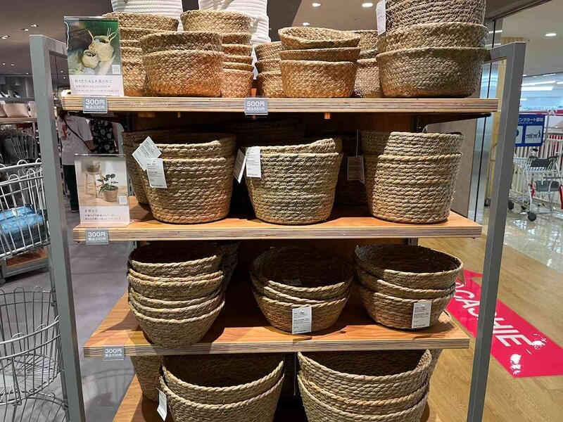 スタンダードプロダクツの「水草かごに」は、折りたためるタイプもある