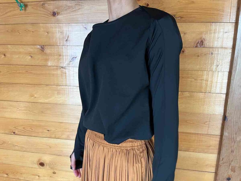 スリーコインズの「最強冷感アームカバーボレロタイプ」を使うと、袖とアームカバーの隙間がない