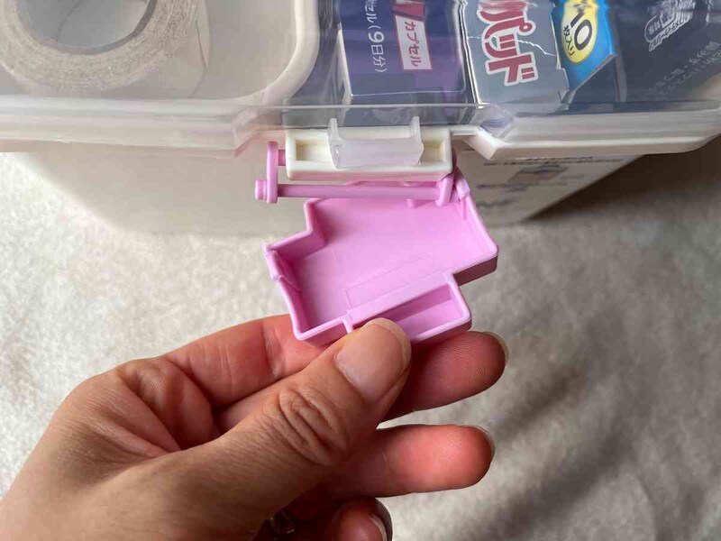 スリーコインズの「メディスンボックス」のとめ具は外れやすい