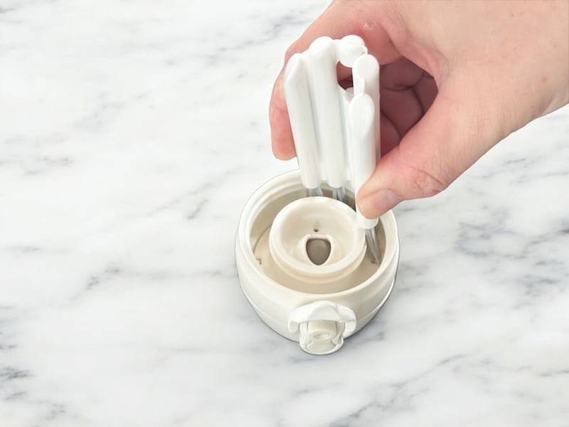 ダイソー　曲がるキッチンブラシ