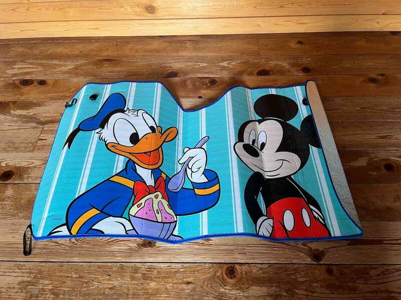 ダイソーの「フロントガラス用サンシェード ミッキー＆フレンズ」