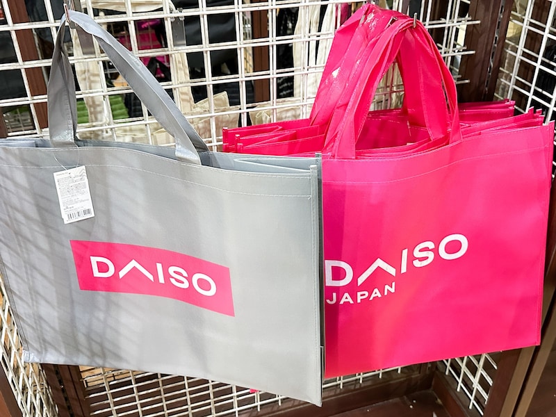 海外限定ダイソーロゴのバッグ　
