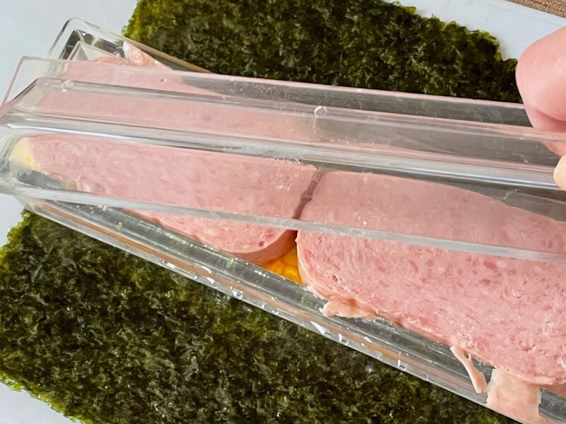 タイのダイソーにあった「MUSUBI MAKER」
