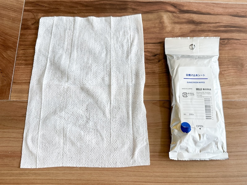 大きく厚みがある「日焼け止めシート」