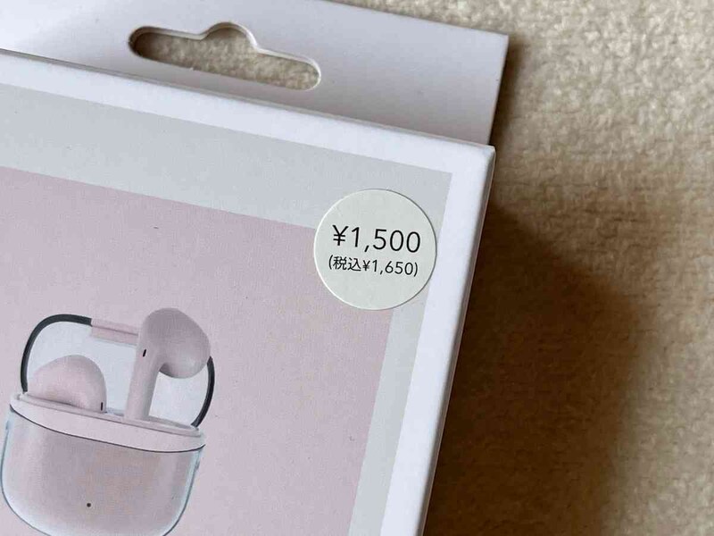 スリーコインズの「クリアケースワイヤレスイヤホン」は1650円（税込）