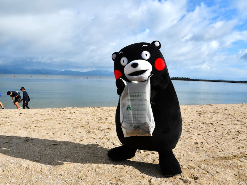 海岸がきれいに（7月22日、熊本県葦北郡芦北町）