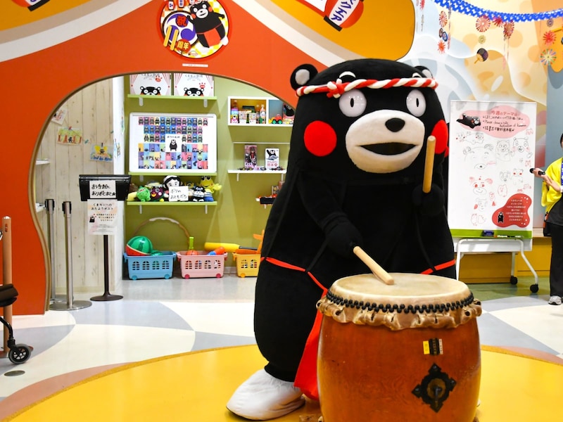 見事なリズム感を披露（7月20日、熊本市）