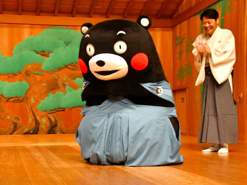 裃袴姿で狂言会（7月28日、東京都渋谷区）