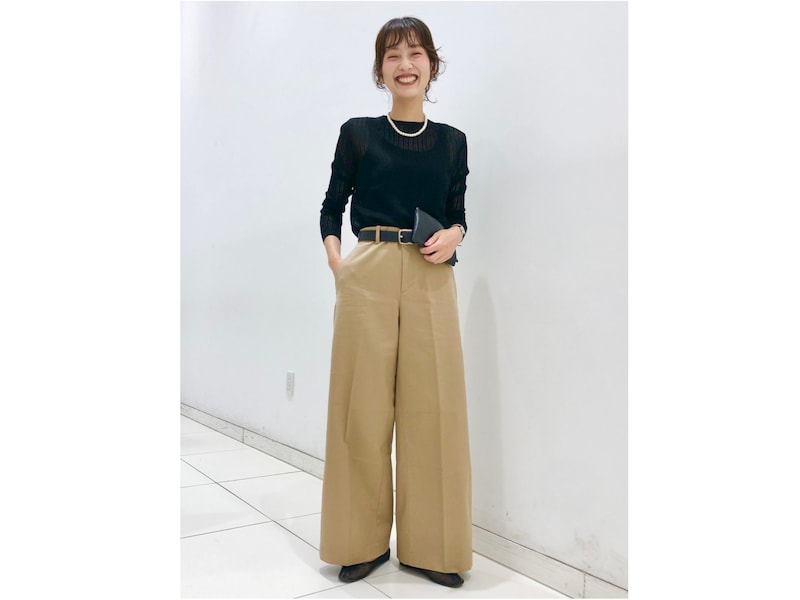 トップスをコンパクトにまとめて脚長効果もアップ 出典:StyleHint