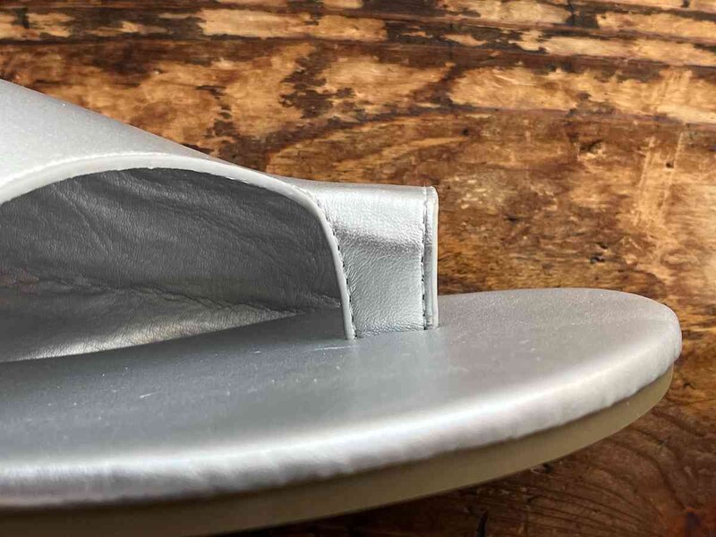 親指と人差し指の間にトングが当たって痛みを感じることもあるかもしれない