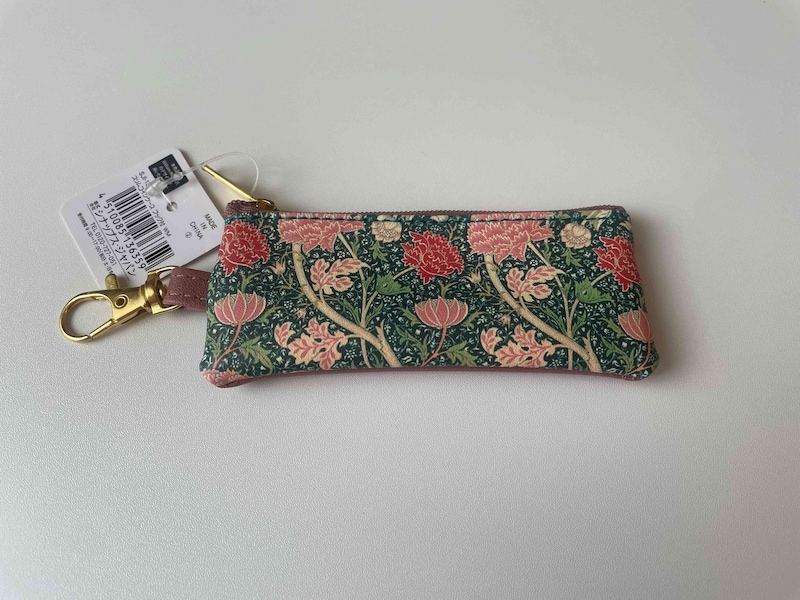 セリアの財布「スリムコインケース?フック付」