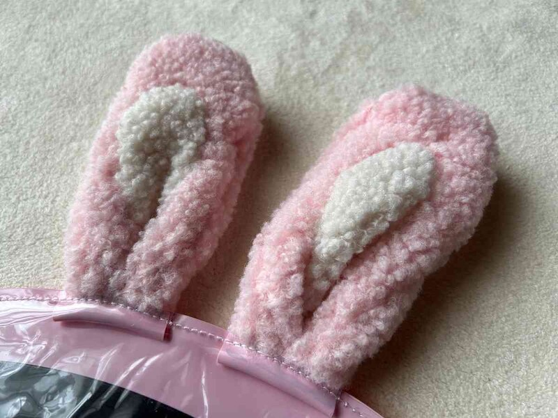 スリーコインズの「アニマルうちわカバー/推し活」にはもふもふの耳がついている