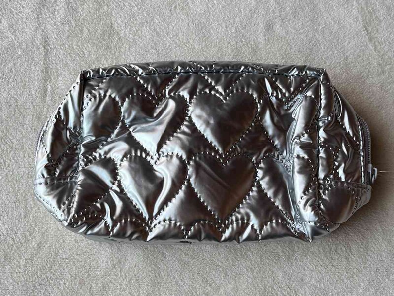 スリーコインズの「仕切りポーチ／推し活」