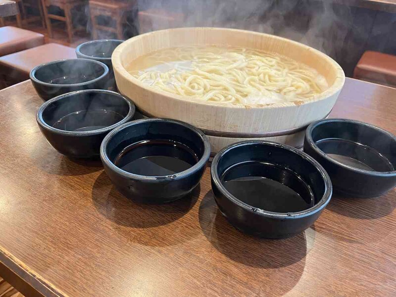 丸亀製麺の「釜揚げ家族うどん」は熱々