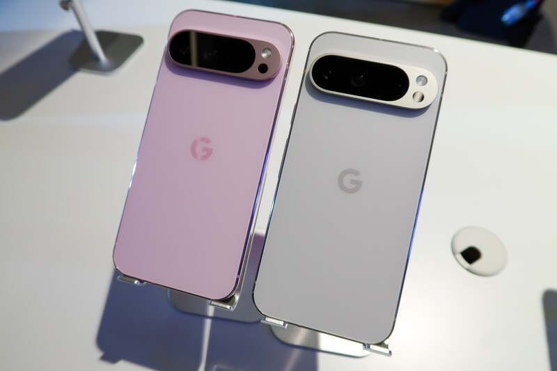 「Google Pixel 9」（左）と「Google Pixel 9 Pro」（右）