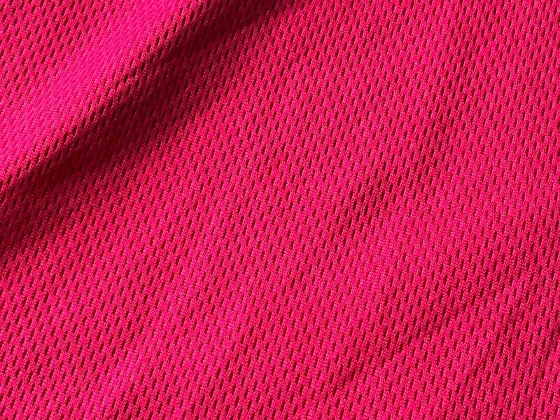 ワークマンの「吸汗速乾ハニカム半袖ポロシャツ」の生地はメッシュのよう