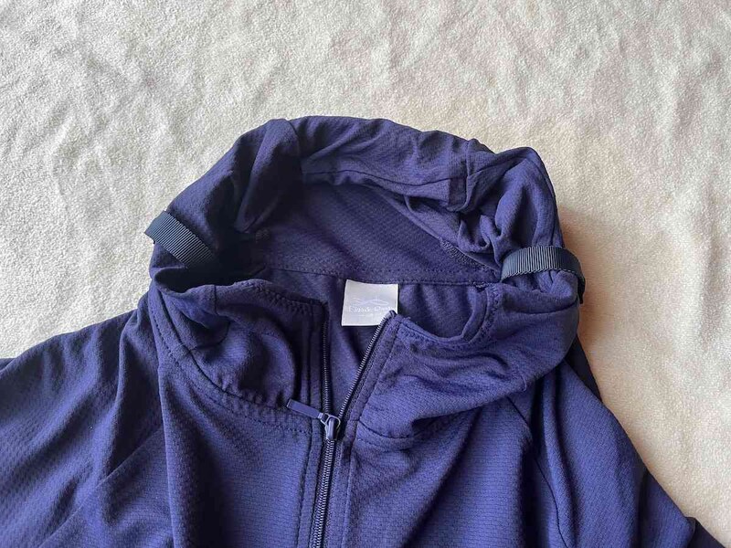 ワークマンの「UVサンガードパーカー」はフードを丸められる