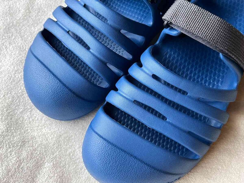 ワークマンの「ボーンサンダル」は特徴あるデザイン