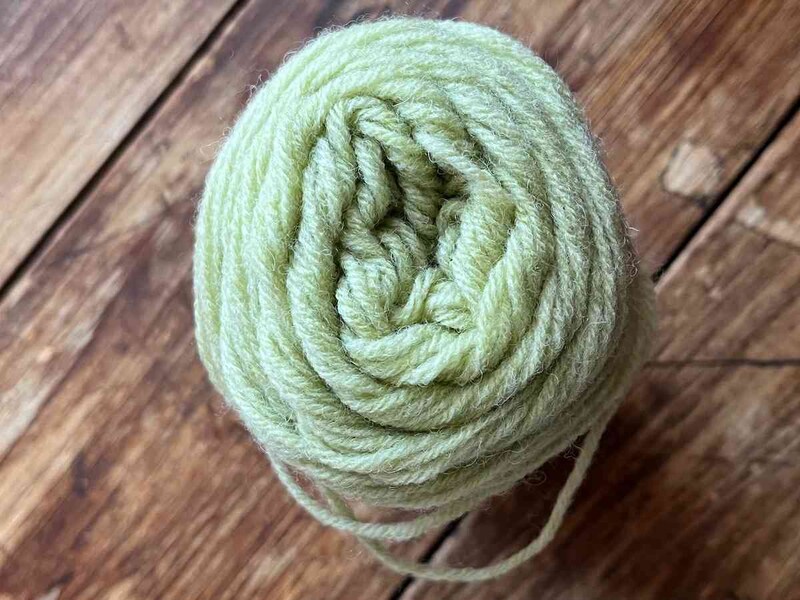 キャンドゥの「なないろ彩色 中細 104マスカット」は優しい色合い